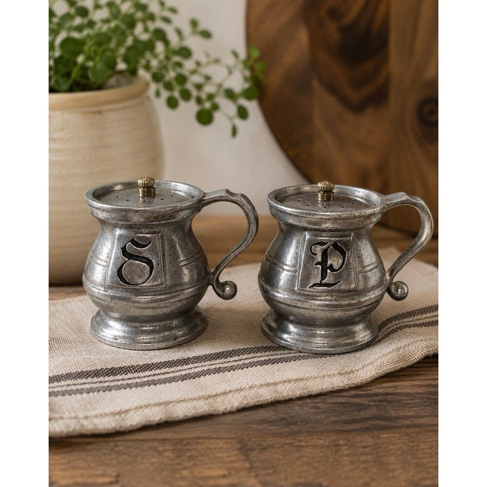 Vintage Wilton Armetale RWP Plough Tavern Salt & Pepper Shakers Pot Belly USA